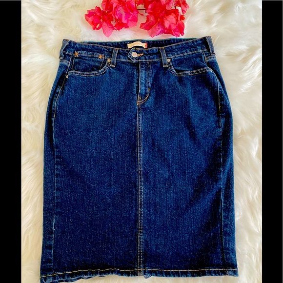 Levi's Dresses & Skirts - LEVI’S Women’s Dark Wash Denim Jean Midi Skirt Back Slit, Excellent Condition